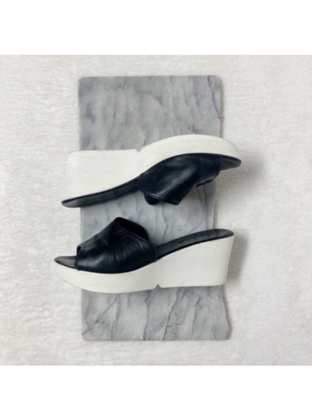 Bueno Leather Wedge Sandals Size 9 Slip Ons Heels Black White Classic Minimalist